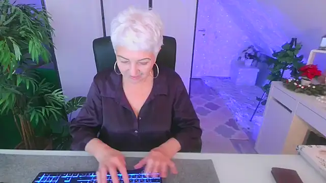 LovelyHelena's cam snapshot