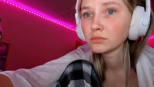 KarinRobertson's cam snapshot