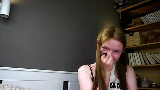 LynHillaire's cam snapshot