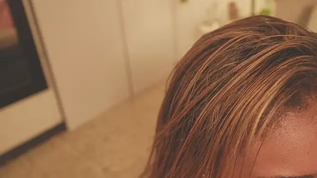 Lily_Miiller's cam snapshot