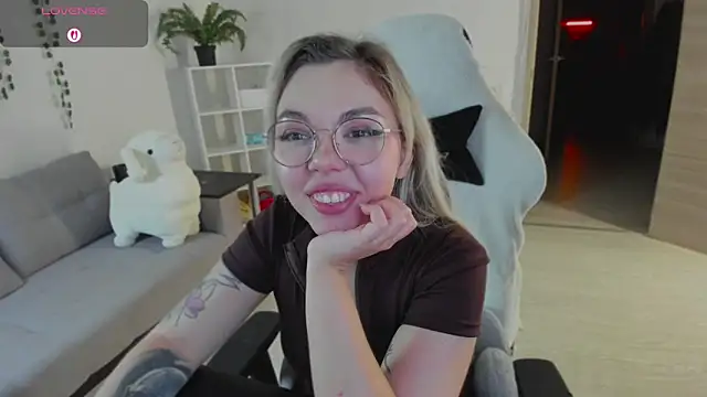 SpecterGirl's cam snapshot