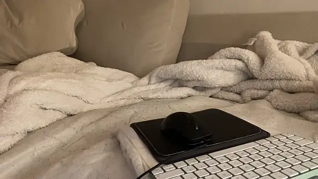 ijustturned18today's cam snapshot