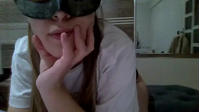 Isa-Meryem's cam snapshot