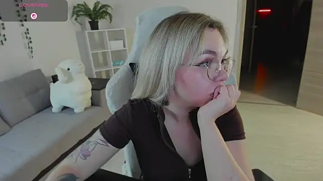 SpecterGirl's cam snapshot