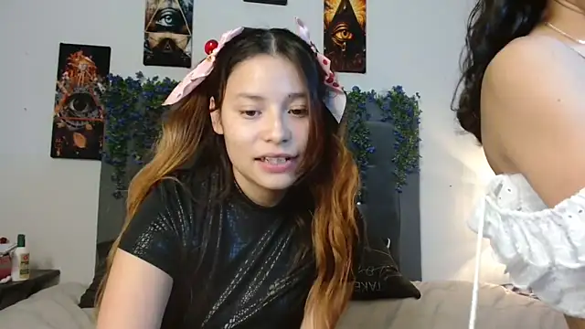 3littleschoolteens's cam snapshot