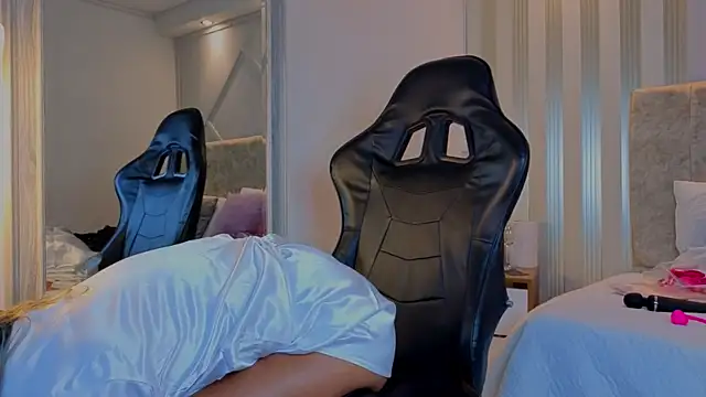 Tayra_Pradit's cam snapshot