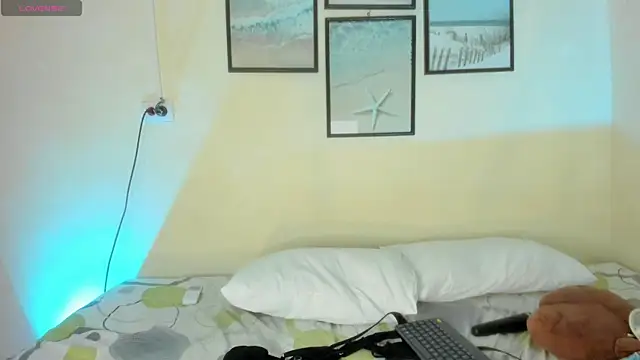 sara_sophieee's cam snapshot