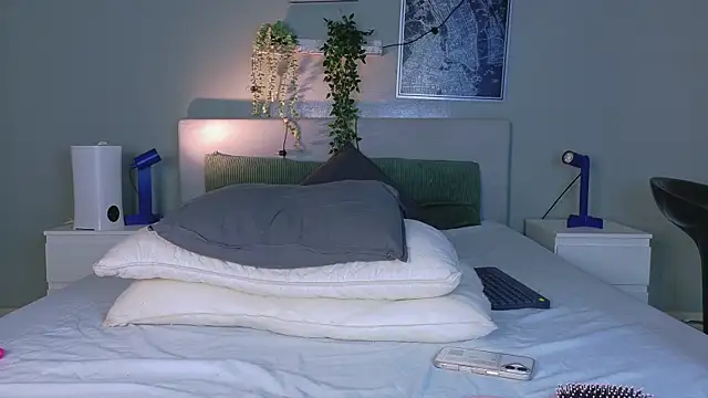 Nickifox__'s cam snapshot