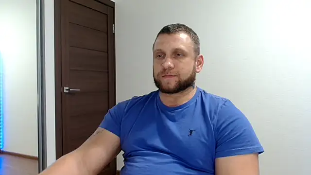 B-L-O-N-D's cam snapshot