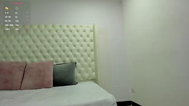 Emily_Hudson_'s cam snapshot