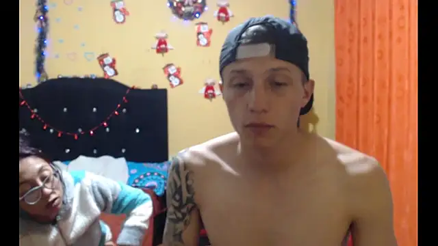 Violet_And_Smith's cam snapshot