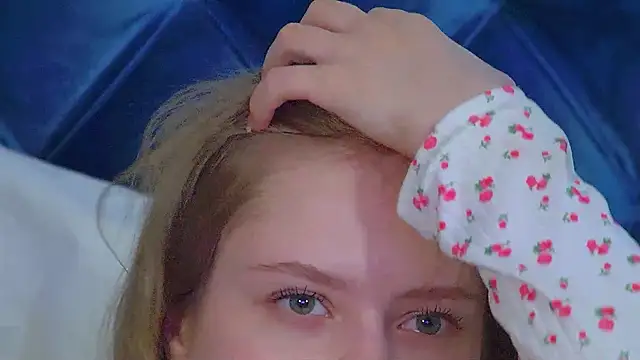 SelinSwarovski's cam snapshot