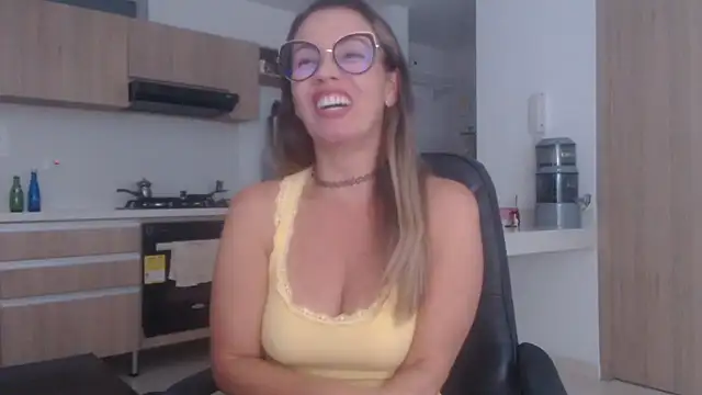 LovePaula's cam snapshot