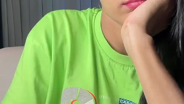 Wow-nisha's cam snapshot