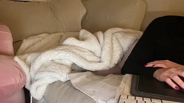 ijustturned18today's cam snapshot