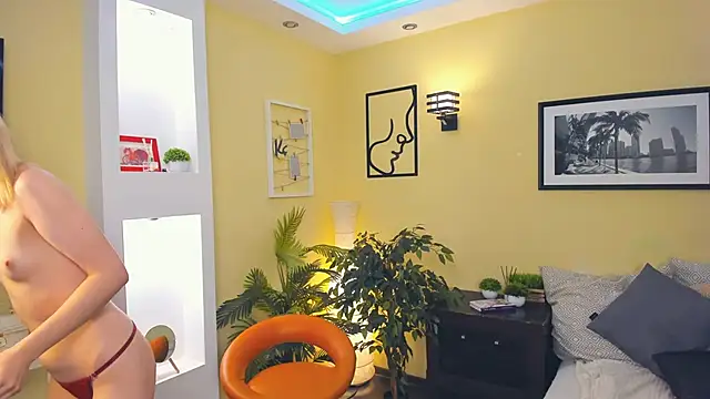 exposed_lizzy's cam snapshot