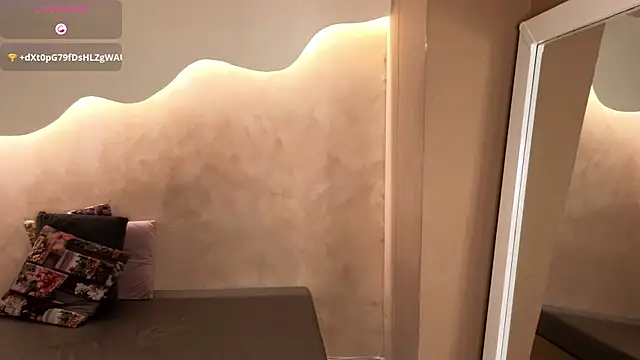 Kloee_12's cam snapshot