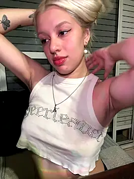 tiffanystarling's cam snapshot