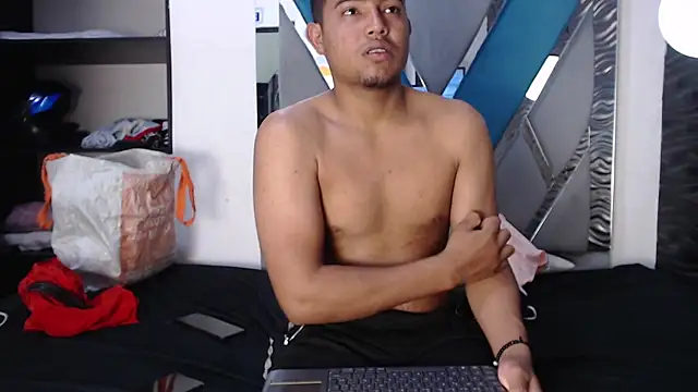 Naty_And_Maxx's cam snapshot