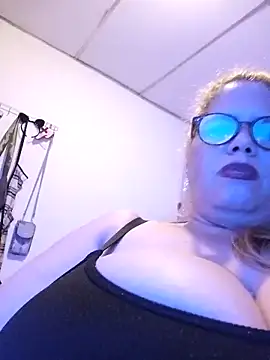 EllisW8's cam snapshot