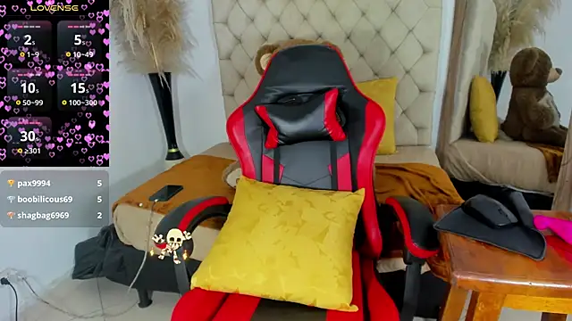 helena_copper_'s cam snapshot