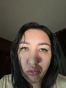 Naughtbaby_2025's cam snapshot