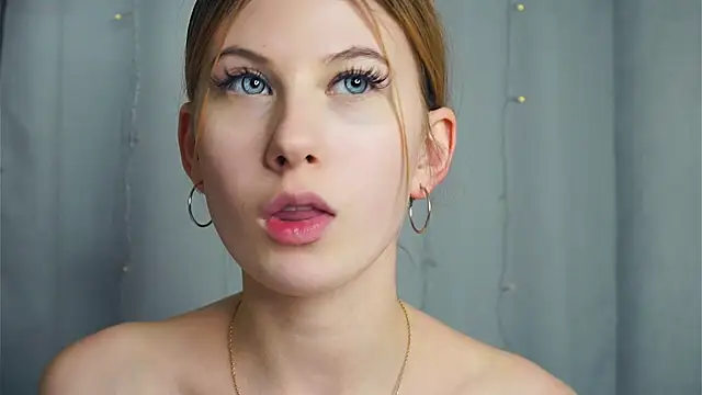 YvonneBou's cam snapshot