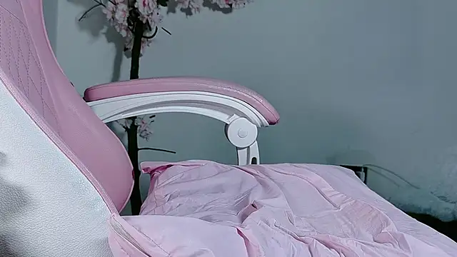 mew_baby_69's cam snapshot