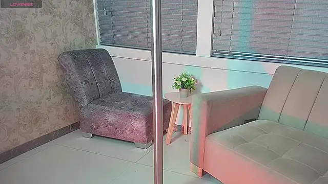 julia_rouse's cam snapshot