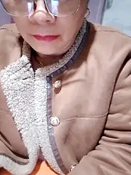 small-house123's cam snapshot