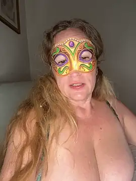 largeboobies30's cam snapshot