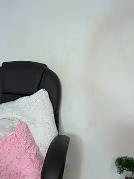 _Isabella_1's cam snapshot