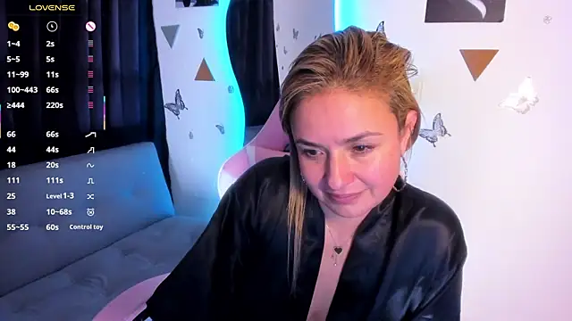 luciamature_'s cam snapshot