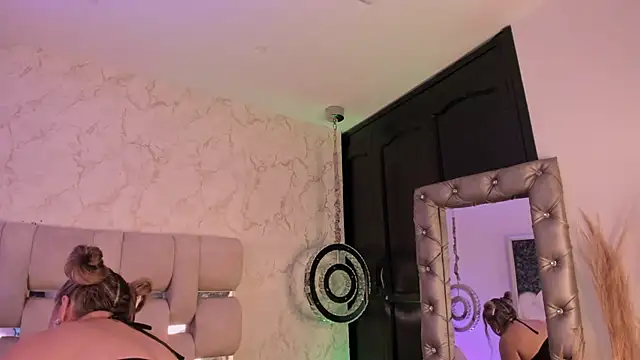 laura_bassi's cam snapshot