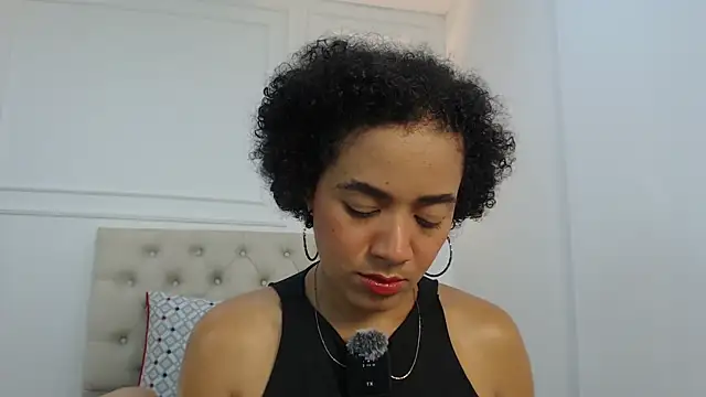 charlotte_dante212's cam snapshot