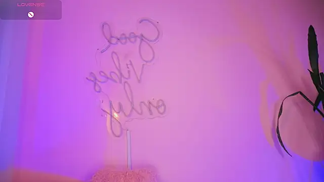 Lucy_Vega's cam snapshot