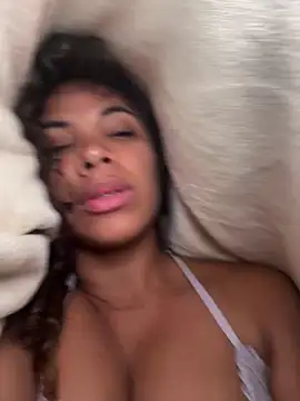 Brunettexio live sex cam