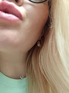 LadyLolyPop_'s cam snapshot