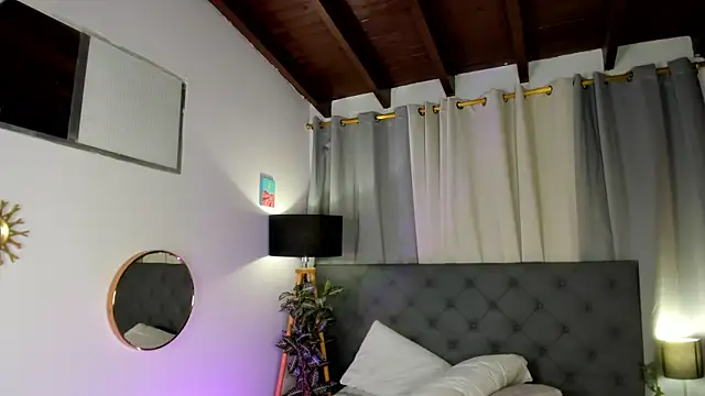 EmaaaBrown_'s cam snapshot