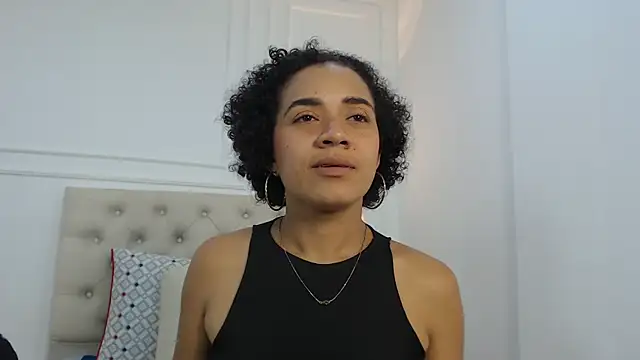 charlotte_dante212's cam snapshot