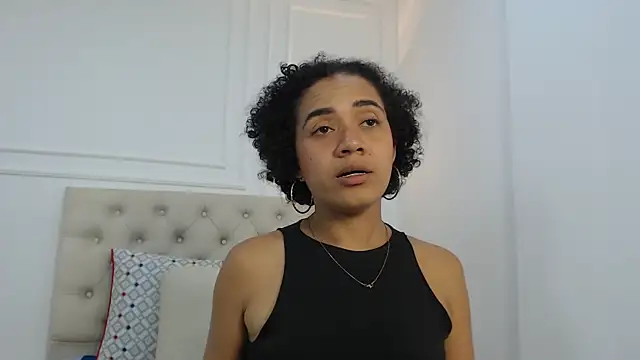 charlotte_dante212's cam snapshot