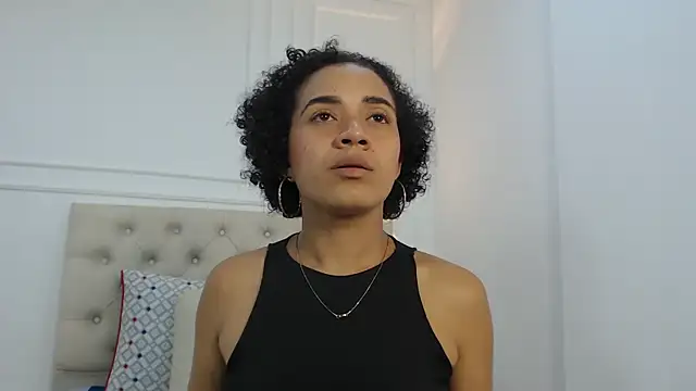 charlotte_dante212's cam snapshot