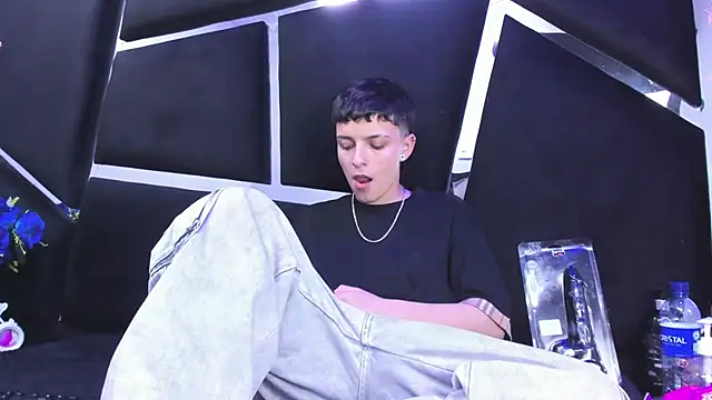 Megan_Thompson_'s cam snapshot