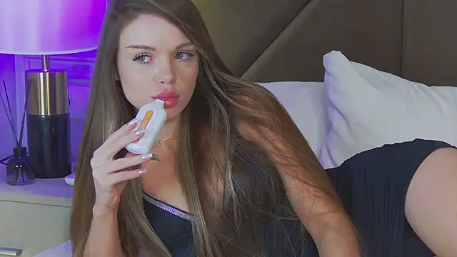 MarilynNova's cam snapshot