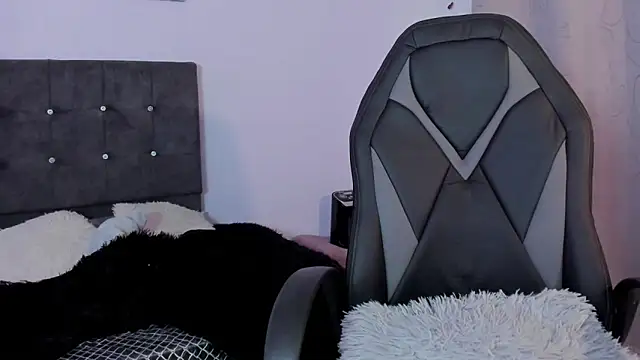 miley_cyrus1's cam snapshot