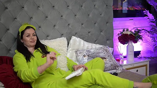 SeductiveMom live sex cam