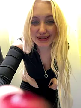 Milkyy_wway's cam snapshot