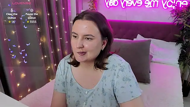 FeralPeach's cam snapshot