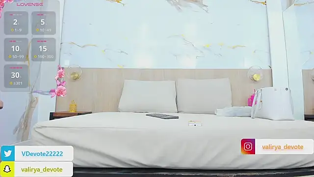 valirya_devote live sex cam