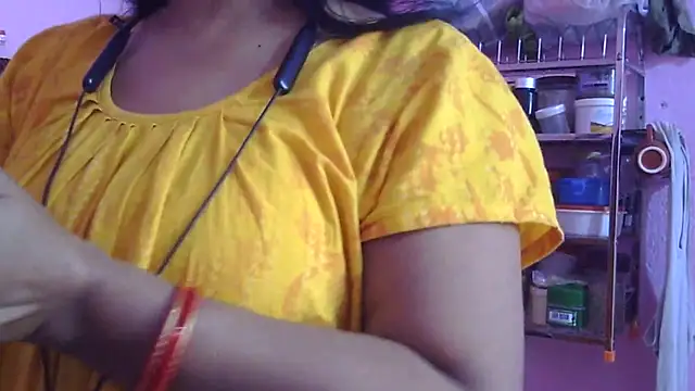 Pooja-suman's cam snapshot